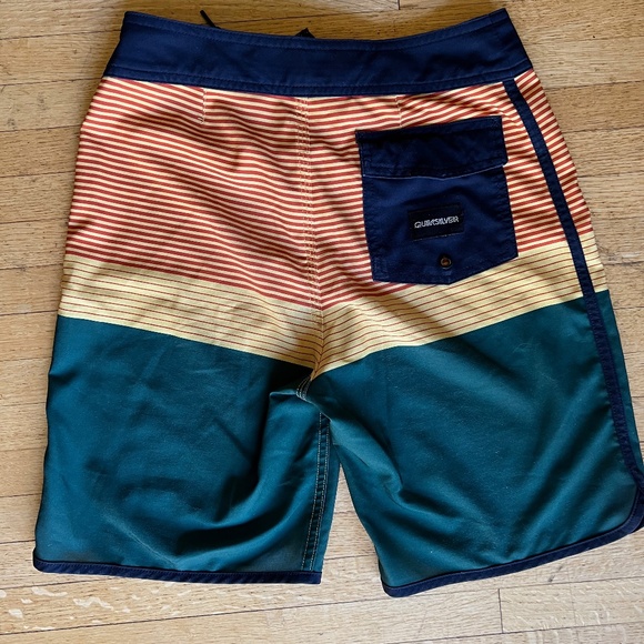 Quiksilver Highline Swim Trunks 27 - Picture 4 of 6